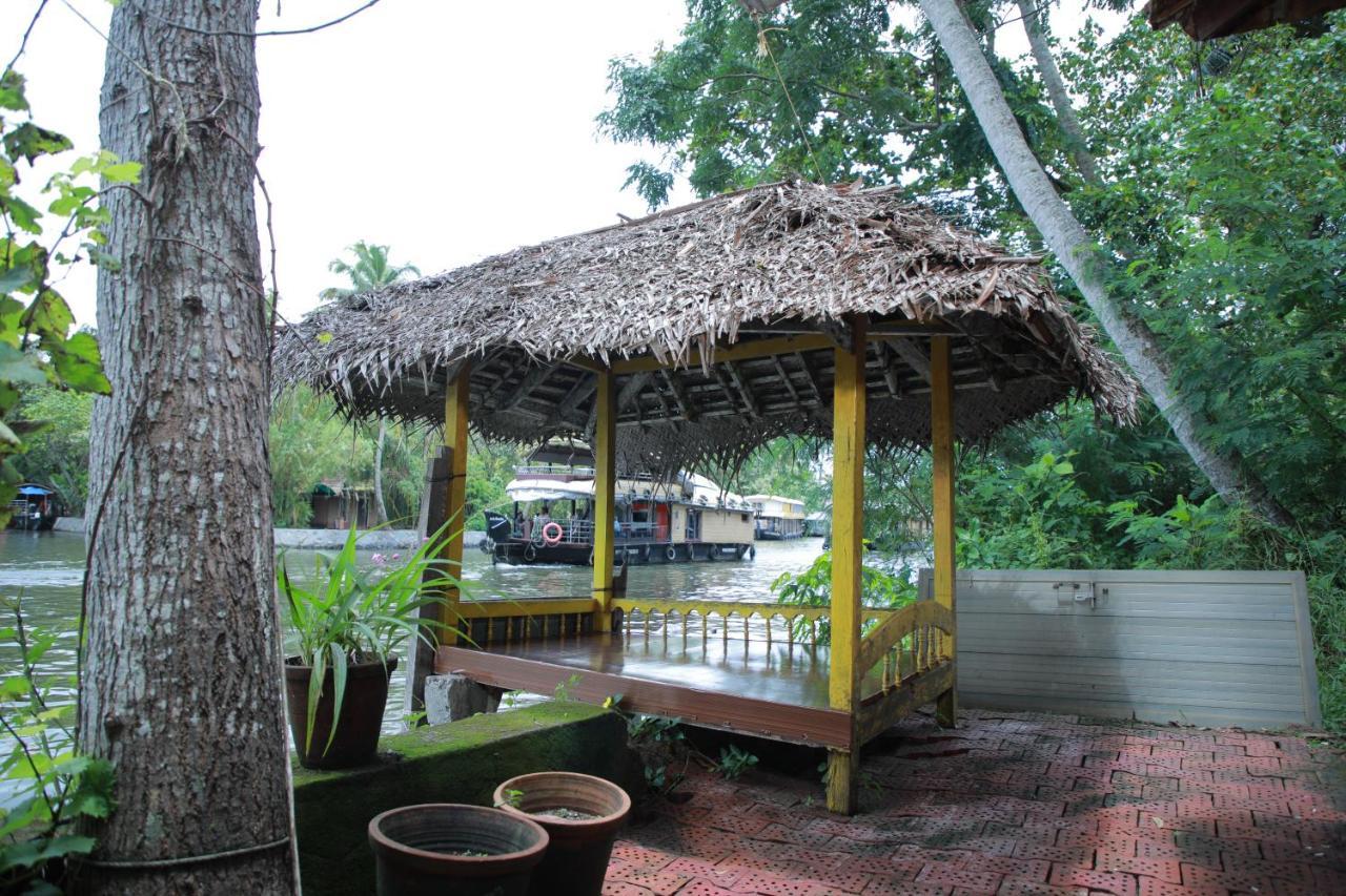 Malayalam Lake Resort Alappuzha Exteriör bild