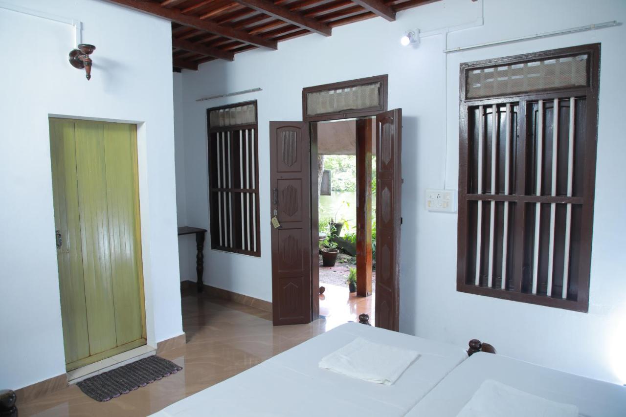 Malayalam Lake Resort Alappuzha Exteriör bild