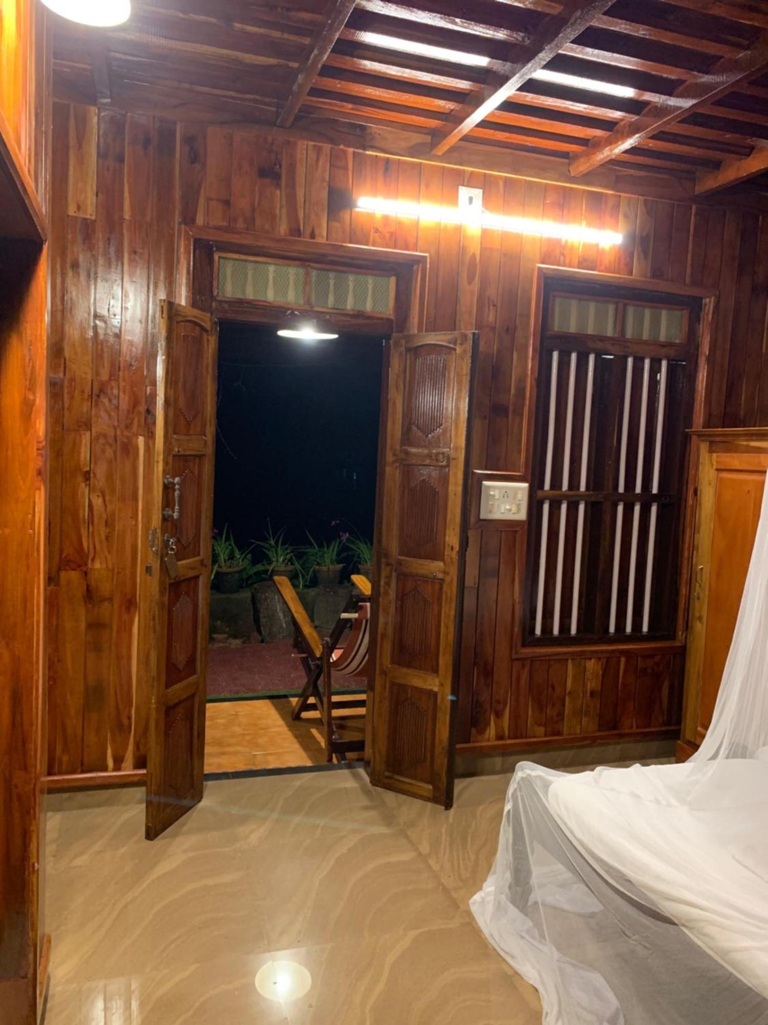 Malayalam Lake Resort Alappuzha Exteriör bild
