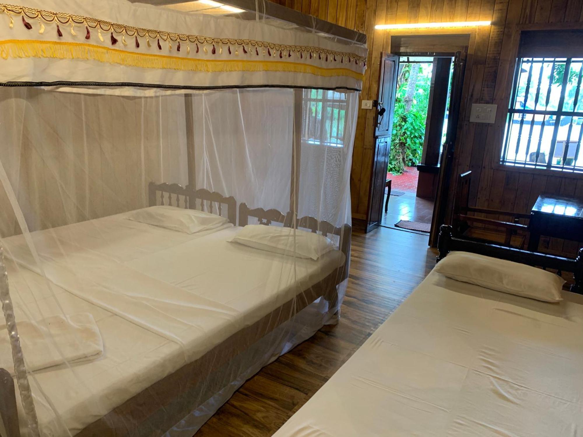 Malayalam Lake Resort Alappuzha Exteriör bild