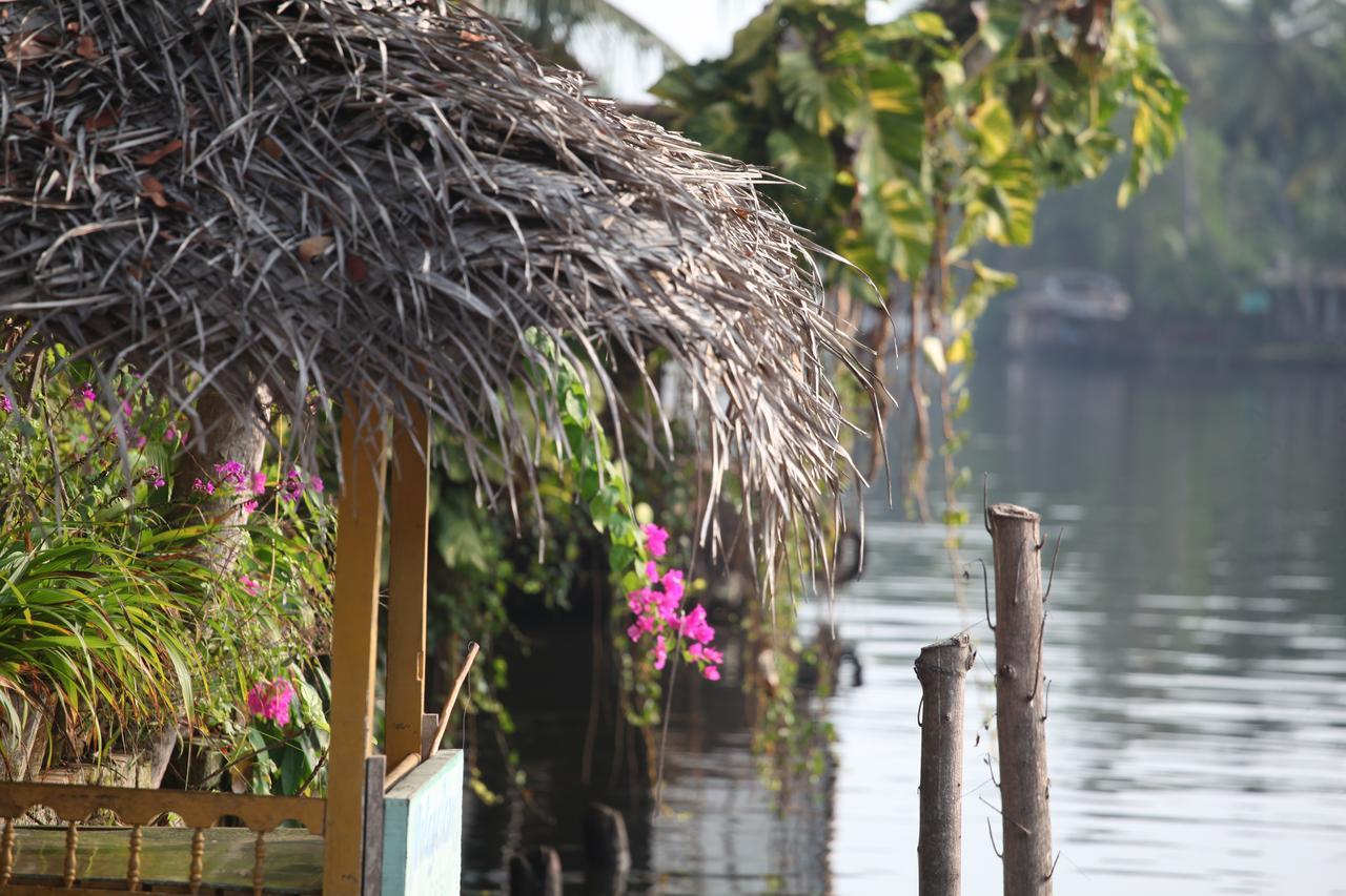 Malayalam Lake Resort Alappuzha Exteriör bild